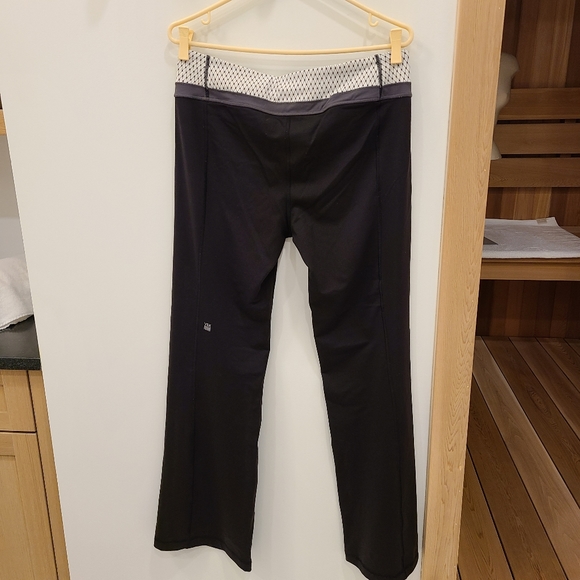 Victoria Secret VSX boot cut or flare yoga pants - Picture 2 of 5